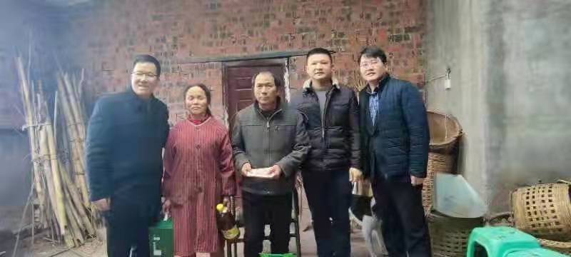 先治疗，后付钱！江阳区新联会会员钱万永为患者开出“爱心欠条”