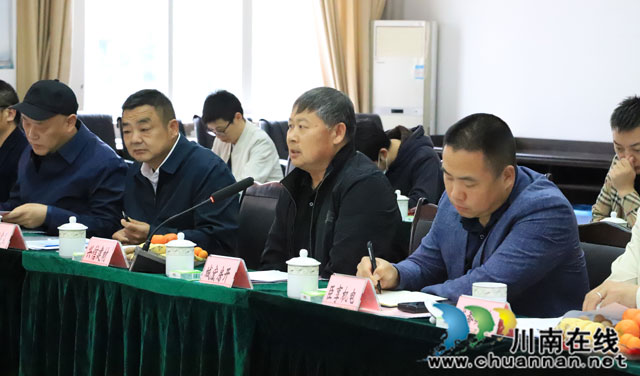 泸县云龙镇 ┃ 市县镇三级人大代表听取建筑企业心声