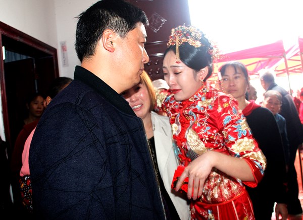 中秋撞上国庆节 丹桂镇乡村婚礼唱响“十五的月亮”(图5) 中秋撞上国庆节 丹桂镇乡村婚礼唱响“十五的月亮”(图5)
