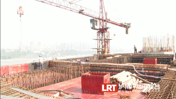 泸州长江六桥建设全面进入主桥桥墩施工阶段