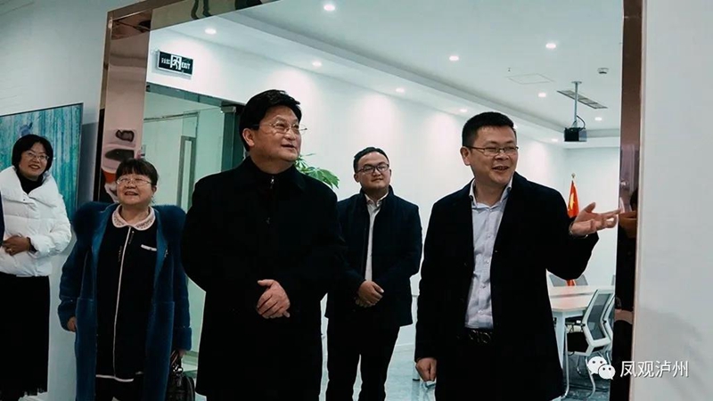 泸州市政协主席田亚东一行到云川数字传媒公司调研数字新媒体新经